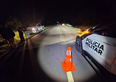 Conforme o boletim, tudo aconteceu devido a uma moto que estava ca&iacute;da na pista. O motocilista foi encaminhado &agrave; delegacia por embriaguez ao volante.
