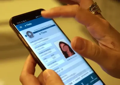 Nova vers&atilde;o do aplicativo permite comprovar a falta no dia da vota&ccedil;&atilde;o usando a localiza&ccedil;&atilde;o do celular. 