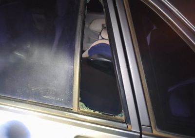 A Defesa Civil precisou quebrar o vidro traseiro do ve&iacute;culo para retirar a crian&ccedil;a de 11 meses.