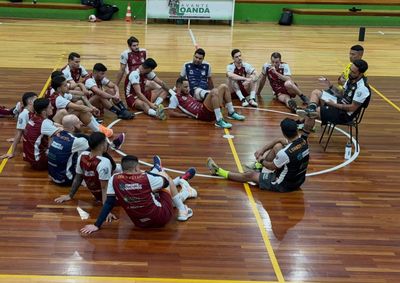 Depois de mais de 15 dias sem jogos, o elenco volta a entrar em quadra neste fim de semana.