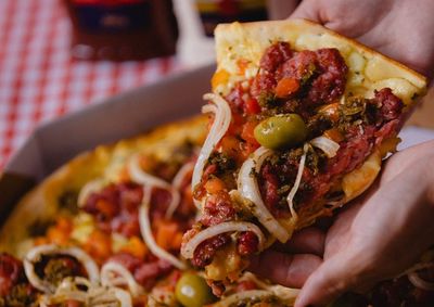 "Nossa proposta &eacute; entregar pizza com bastante recheio e in&uacute;meros sabores, capazes de agradar aos mais diferentes paladares", afirmam os propriet&aacute;rios.
