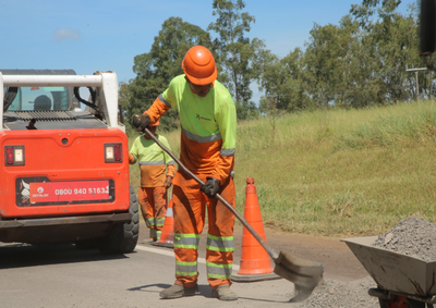 Obras de reparo no asfalto alteram o tr&acirc;nsito nos quil&ocirc;metros 10 e 11 nesta quinta-feira (23).
