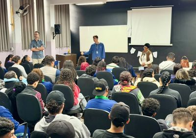 Cronograma passa por institui&ccedil;&otilde;es com turmas de ensino m&eacute;dio. Objetivo &eacute; conversar com os estudantes sobre o vestibular 2027, que traz novidades a Loanda.