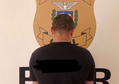 O homem foi detido na escola onde trabalhava na manh&atilde; desta ter&ccedil;a-feira (18).