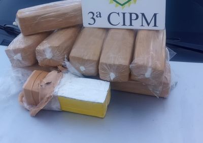 A droga foi encontrada escondida no tanque de combust&iacute;vel do carro. 