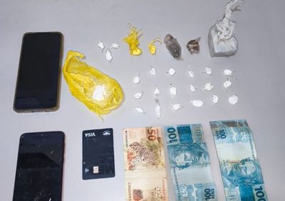 Dois celulares e R$ 250 em dinheiro tamb&eacute;m foram apreendidos com os suspeitos.