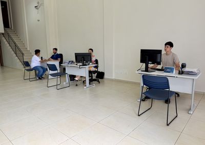 As oportunidades s&atilde;o para profissionais como eletricistas, a&ccedil;ougueiros, vendedores, entre outras &aacute;reas.