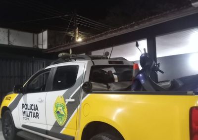 A pol&iacute;cia apreendeu uma por&ccedil;&atilde;o de coca&iacute;na com o motociclista.
