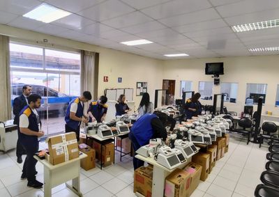 Equipamentos passam por diferentes etapas antes de serem utilizados.
