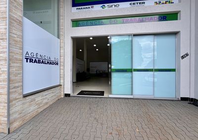 As oportunidades s&atilde;o para profissionais como vendedores, recepcionistas, a&ccedil;ougueiros, entre outras &aacute;reas.