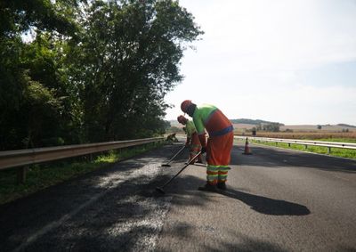 Motoristas devem ficar atentos &agrave;s interdi&ccedil;&otilde;es de acostamento e ao sistema Pare e Siga.