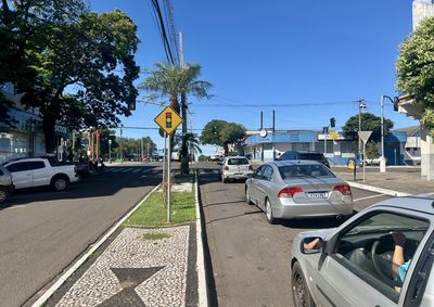 O CRLV &eacute; um documento de porte obrigat&oacute;rio. Sem ele, o condutor flagrado em blitz est&aacute; sujeito a multa grav&iacute;ssima, pontua&ccedil;&atilde;o na CNH e remo&ccedil;&atilde;o do ve&iacute;culo.