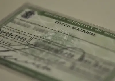 O t&iacute;tulo eleitoral &eacute; cancelado em caso de aus&ecirc;ncia sem justificativa e regulariza&ccedil;&atilde;o em turnos consecutivos.