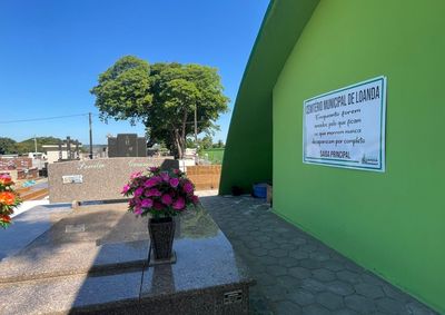 A Prefeitura divulgou orienta&ccedil;&otilde;es para ambulantes, al&eacute;m de informa&ccedil;&otilde;es sobre reformas, limpeza dos t&uacute;mulos e circula&ccedil;&atilde;o de ve&iacute;culos no local.