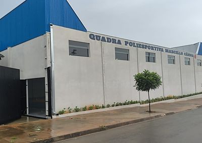 A obra j&aacute; est&aacute; na fase final e, al&eacute;m da quadra, o projeto inclui uma academia e vesti&aacute;rios.