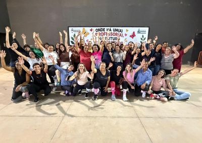 "Foi um momento que os professores voltaram a ser crian&ccedil;as", diz a secret&aacute;ria de Educa&ccedil;&atilde;o, Silvia Rossin.
