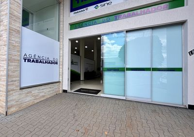 Interessados podem se candidatar indo at&eacute; o local, que fica na Avenida Brasil.