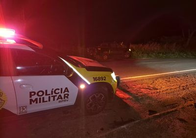 Colis&atilde;o envolveu um carro e uma caminhonete.