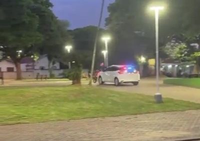 Segundo a pol&iacute;ca, a motocicleta estava sem placa e teria avan&ccedil;ado o sinal vermelho no cruzamento entre as avenidas Curitiba e Desembargador Munhoz da Rocha