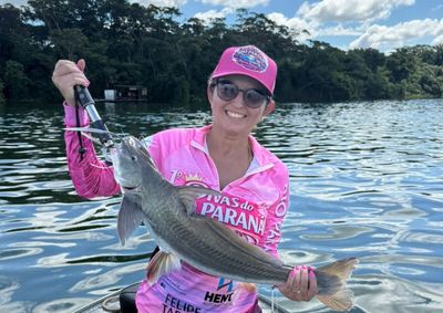 Evento de pesca exclusivo para mulheres ser&aacute; realizado na pr&oacute;xima sexta (30) e s&aacute;bado (31), com jantar, m&uacute;sica e sorteios.
