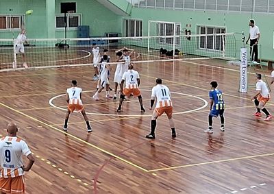 DISPUTA - Louveira joga bem, mas perde para Santos na estreia do Paulista  de vôlei feminino