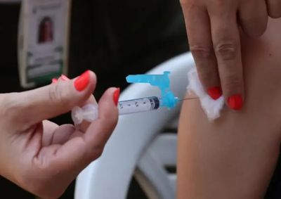 Estrat&eacute;gia tempor&aacute;ria busca alcan&ccedil;ar adolescentes que n&atilde;o receberam a dose na idade recomendada