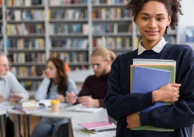 Programas municipais oferecem subs&iacute;dio de at&eacute; 60% em mensalidades para estudantes de ensino t&eacute;cnico e superior