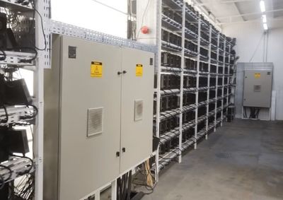 Opera&ccedil;&atilde;o identificou liga&ccedil;&atilde;o clandestina em galp&otilde;es usados para minera&ccedil;&atilde;o de criptomoedas; preju&iacute;zo pode chegar a R$ 10 milh&otilde;es