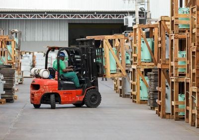 Dados apontam avan&ccedil;o da produ&ccedil;&atilde;o, aumento nas contrata&ccedil;&otilde;es e crescimento de 40% nas exporta&ccedil;&otilde;es industriais no in&iacute;cio de 2026
