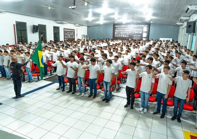 Ato c&iacute;vico marcou uma nova etapa na vida dos jovens luverdenses
