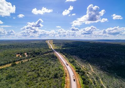 Obras de melhoria no asfalto ser&atilde;o realizadas at&eacute; 29 de agosto. Motoristas devem redobrar a aten&ccedil;&atilde;o e respeitar a sinaliza&ccedil;&atilde;o nos trechos em obras.
