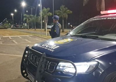 Conforme as informa&ccedil;&otilde;es, o homem estava com um fac&atilde;o e teria avan&ccedil;ado contra os agentes durante a ocorr&ecirc;ncia