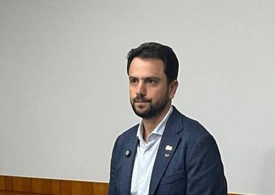 Em coletiva de imprensa realizada na noite desta Quarta-feira (19) prefeito sob o tom e fala sobre D&eacute;ficit or&ccedil;ament&aacute;rio.