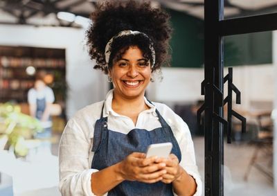 Programa em parceria com o Sebrae oferece apoio pr&aacute;tico a microempreendedores e a quem deseja se formalizar, com foco em neg&oacute;cios e vendas.