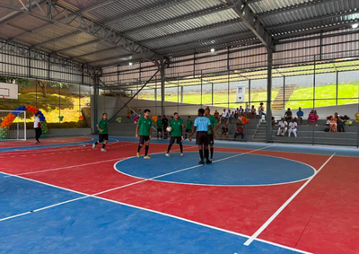 Novo espa&ccedil;o esportivo da Escola Dante Luiz dos Santos garante seguran&ccedil;a aos alunos e amplia oportunidades de esporte e integra&ccedil;&atilde;o na comunidade.