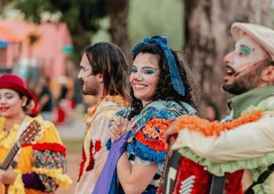 A cidade oferece diversos espa&ccedil;os de conviv&ecirc;ncia e atividades culturais, garantindo op&ccedil;&otilde;es para quem quer aproveitar a cultura local