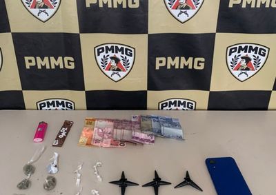 Suspeito de 23 anos foi flagrado ap&oacute;s monitoramento policial; coca&iacute;na, crack e maconha foram apreendidos.