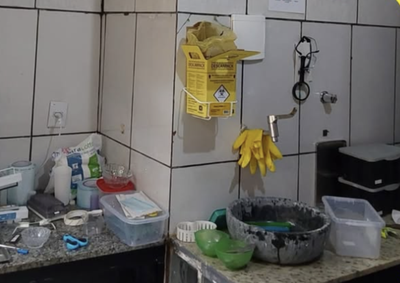 Inspec&ccedil;&atilde;o do CRO-MG e da Vigil&acirc;ncia Sanit&aacute;ria constatou falta de alvar&aacute; e falhas no processo de esteriliza&ccedil;&atilde;o do local.