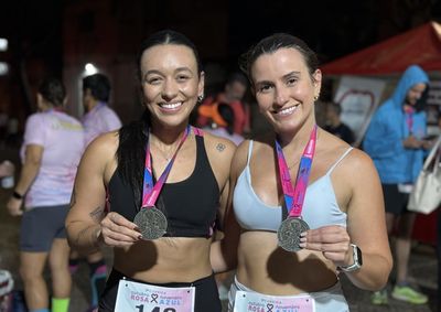 Evento re&uacute;ne cerca de 600 atletas em uma mobiliza&ccedil;&atilde;o pela preven&ccedil;&atilde;o dos c&acirc;nceres de mama e de pr&oacute;stata, com corrida, caminhada e show musical.