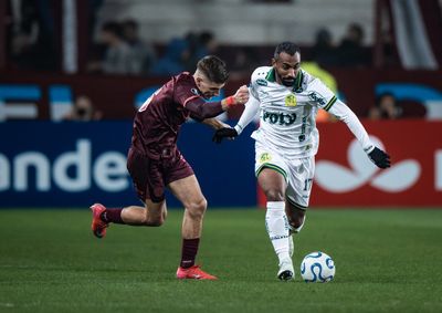 J&aacute; classificado &agrave;s oitavas, Le&atilde;o leva 1 a 0 na Argentina, termina em 2&ordm; do Grupo G e agora volta foco ao Brasileir&atilde;o