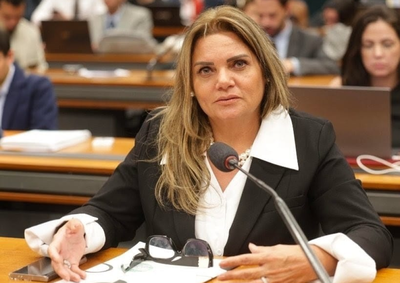 Gisela Lopes integrou comitiva da FecomercioSP que levou ao Congresso propostas para evitar aumento de custos e perda de empregos no com&eacute;rcio varejista