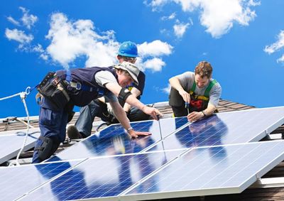 Capacita&ccedil;&atilde;o em energia fotovoltaica ser&aacute; no dia 2/6, com material, alimenta&ccedil;&atilde;o e certificado gratuitos; inscri&ccedil;&otilde;es j&aacute; est&atilde;o abertas por ordem de chegada