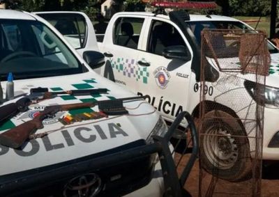 Al&eacute;m do animal abatido e de partes de on&ccedil;a-parda, PMA apreendeu armas, muni&ccedil;&otilde;es e materiais de ca&ccedil;a; caso liga alerta tamb&eacute;m para a regi&atilde;o de Mirassol