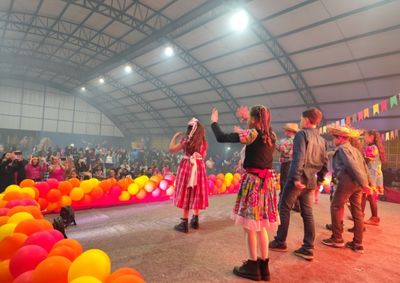 Evento no Jardim Karina chega &agrave; 8&ordf; edi&ccedil;&atilde;o com dan&ccedil;as, comidas t&iacute;picas e integra&ccedil;&atilde;o entre fam&iacute;lias dos bairros Beija-Flor e regi&atilde;o