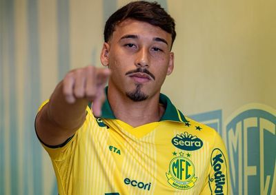Volante de 22 anos, ex-Cruzeiro, refor&ccedil;a o Le&atilde;o em 2026; duelo da S&eacute;rie A contra o Gr&ecirc;mio passa para sexta (17), &agrave;s 20h, no Mai&atilde;o