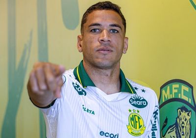 Jogador de 26 anos chega por empr&eacute;stimo at&eacute; o fim de 2026; clube j&aacute; havia confirmado as chegadas de Japa e o retorno do zagueiro Gabriel Knesowitsch