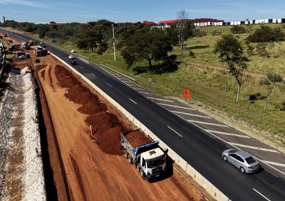 Interven&ccedil;&otilde;es continuam ao longo da semana com faixas interditadas e obras de amplia&ccedil;&atilde;o da SP‑310; usu&aacute;rios devem redobrar aten&ccedil;&atilde;o entre Mirassol&ndash;Rio Preto