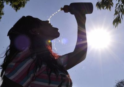 Inmet prev&ecirc; m&aacute;ximas acima de 33&deg;C e umidade baixa at&eacute; quinta (20); chegada de massa de ar mais fria muda cen&aacute;rio na sexta (21), com term&ocirc;metros em decl&iacute;nio