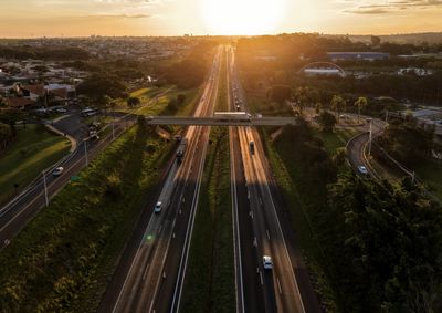 Libera&ccedil;&atilde;o ocorre em trechos das pistas sul e norte enquanto equipes concluem servi&ccedil;os de pavimenta&ccedil;&atilde;o, recapeamento e sinaliza&ccedil;&atilde;o de seguran&ccedil;a