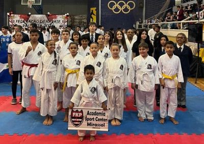 Delega&ccedil;&atilde;o mirassolense subiu ao p&oacute;dio seis vezes com ouro, al&eacute;m de quatro pratas e tr&ecirc;s bronzes em disputas de kata e kumite